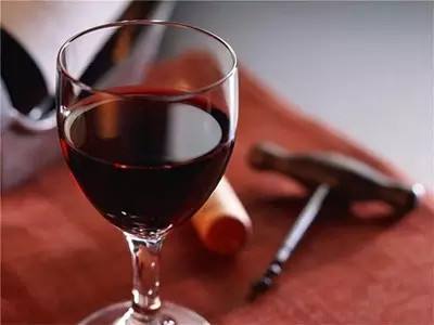 洛阳奔富代理：红葡萄酒年份越长越好么?